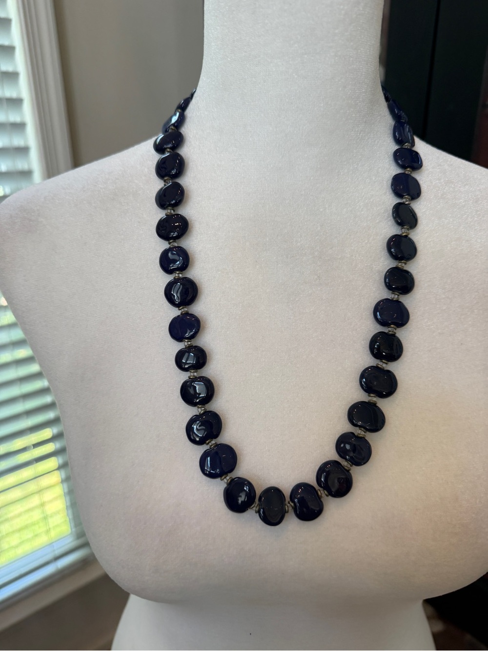 Blue stone bead necklace with barrel clasp looks like lapis lazuli - Picture 1 of 10